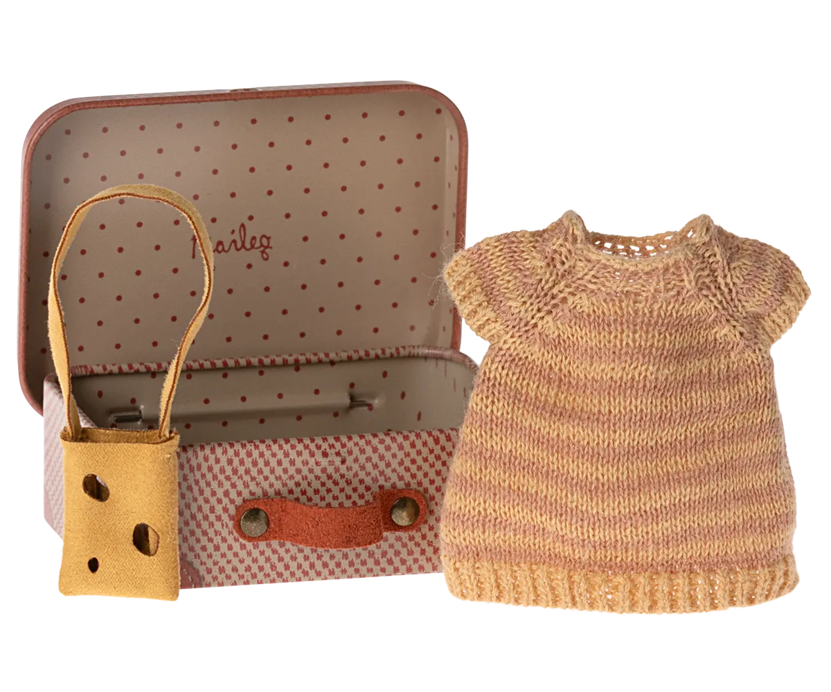 Knitted Dress And Bag in Suitcase, Big Sister Mouse