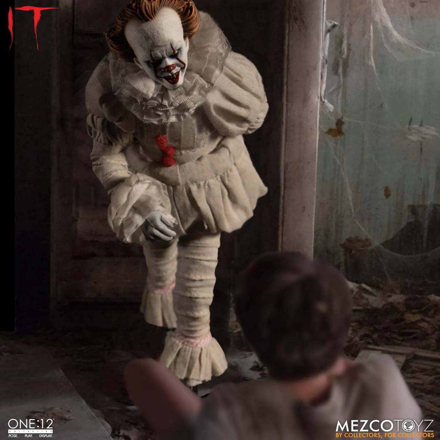 Mezco Toyz ONE:12 Collective: IT: Pennywise Action Figure
