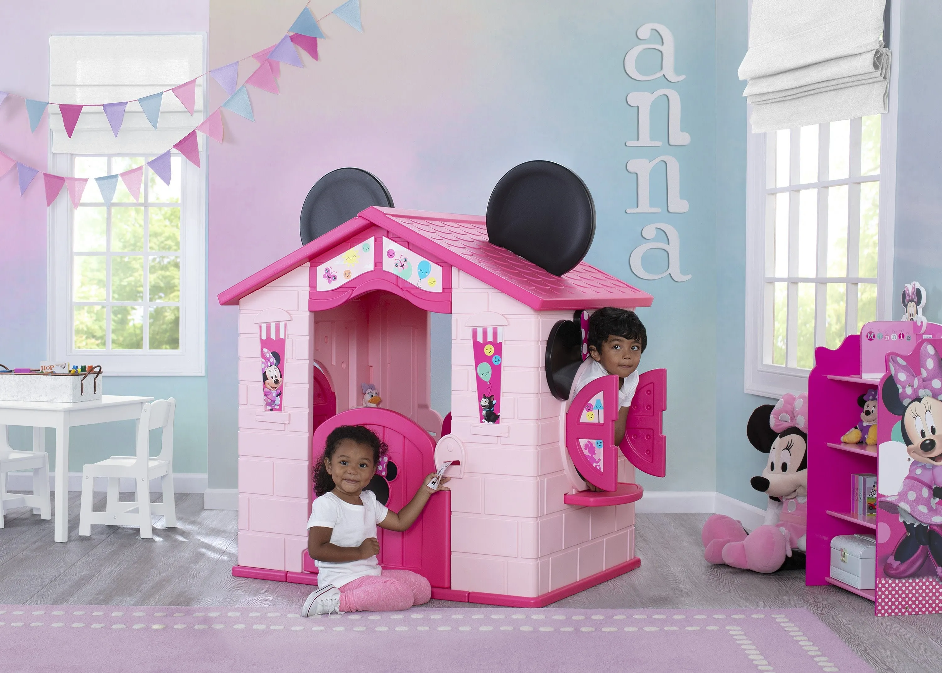 Minnie Mouse Plastic Indoor/Outdoor Playhouse with Easy Assembly